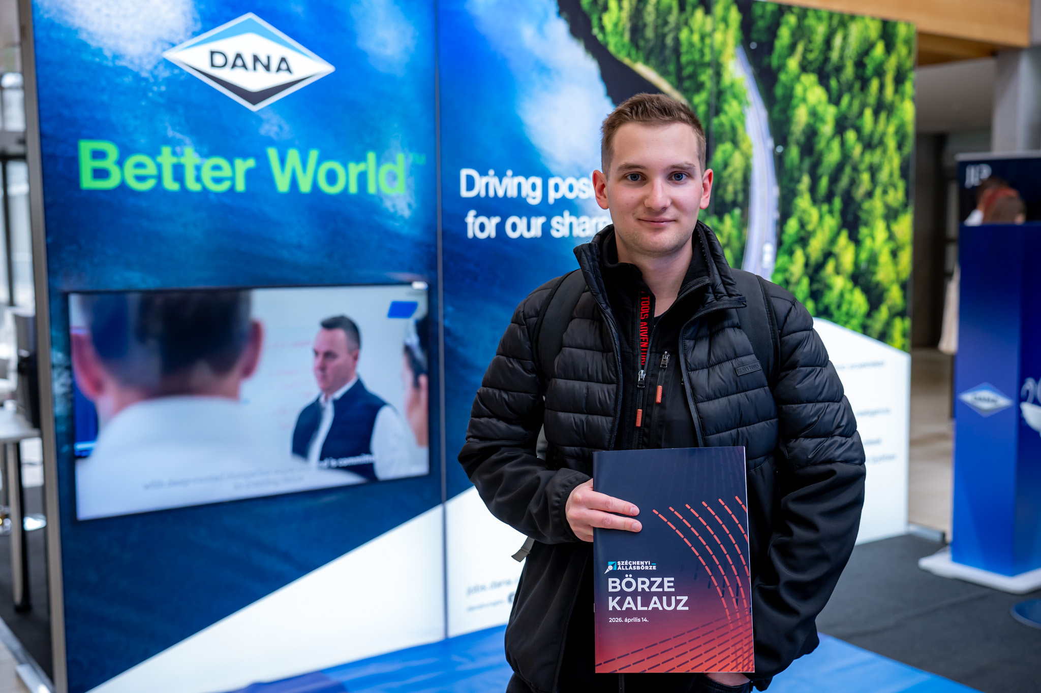 Félix Császár enquired about internship positions at the event (Photo: András Adorján)